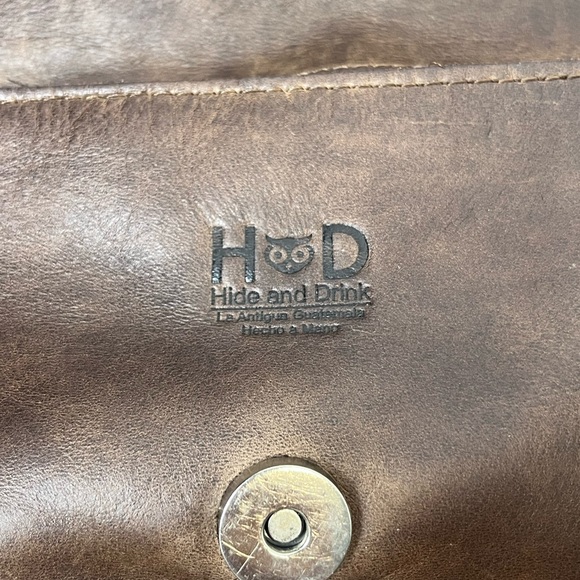 Hide & Drink, Everyday Crossbody Bag Handmade Leather - Picture 6 of 9